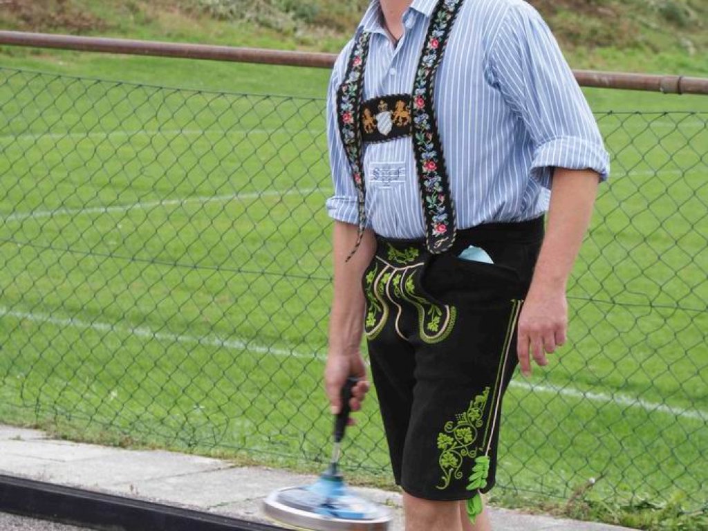 Dirndl &amp; Lederhosenturnier